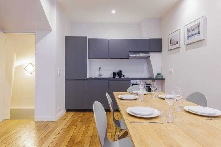Private kitchen 4, Modern Apartment - 2br/6p - Saint-ambroise, Paris