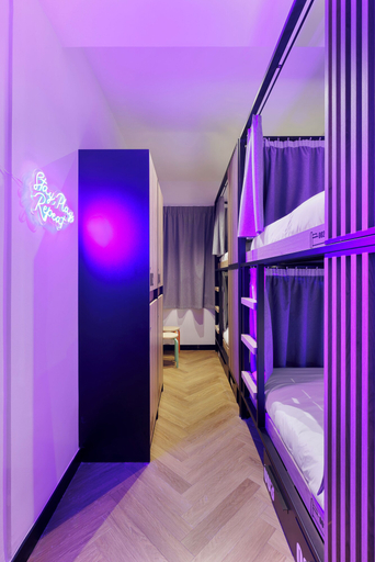 Bedroom 5, Retroverse Eccentric Stay, Attica