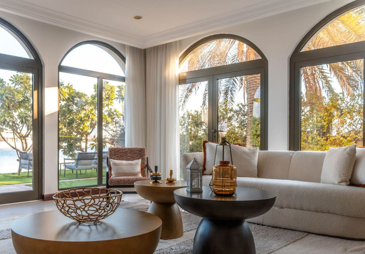 Room 4, Luxury Private Pool Villa w Pvt Beach on Palm, Dubai