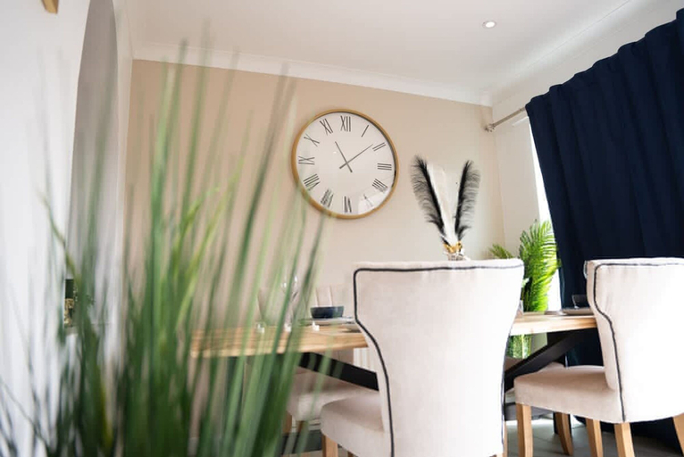 Room 2, Host Stay Glazier Drive, Milton Keynes