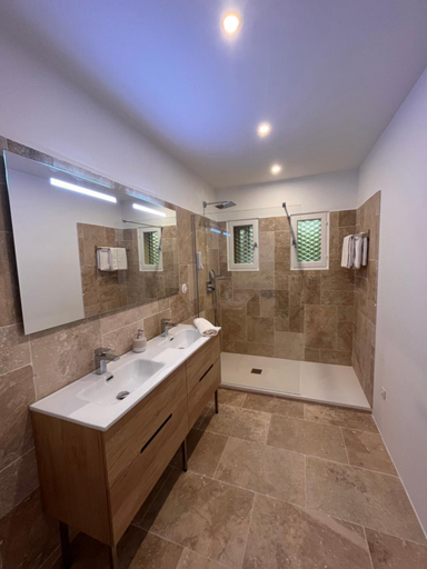 Bathroom 3, Gites et Chambres Atypiques Le Temps des Legendes, Gard