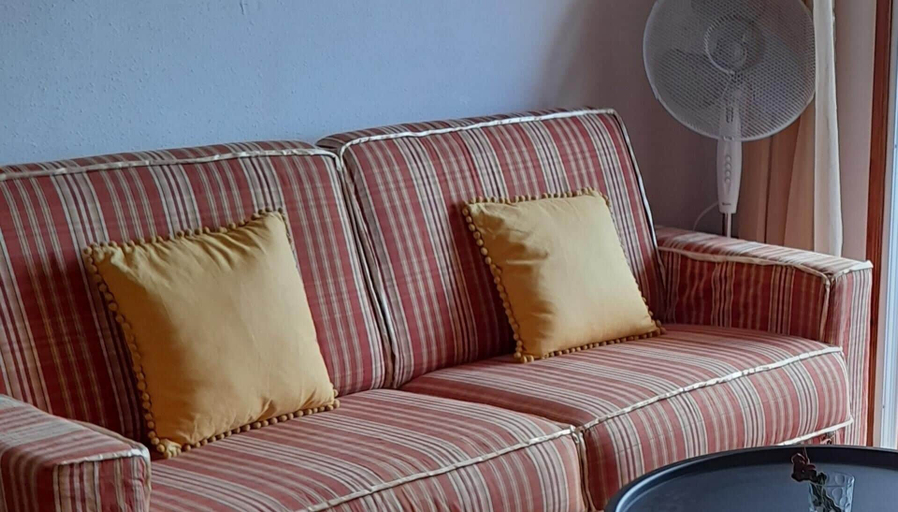 Living area 3, Apt - Sleeps 5 - Pool - Parking, Santa Cruz de Tenerife