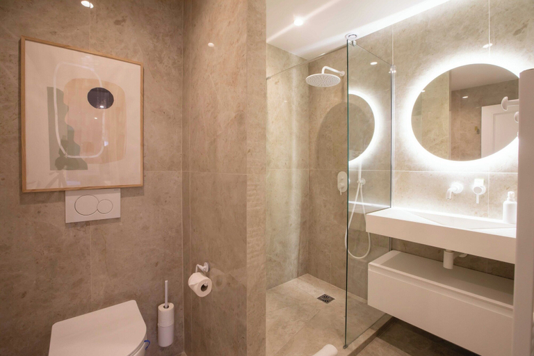Others 5, Nice 2 bed Flat - Hyper Centre St Tropez, Var