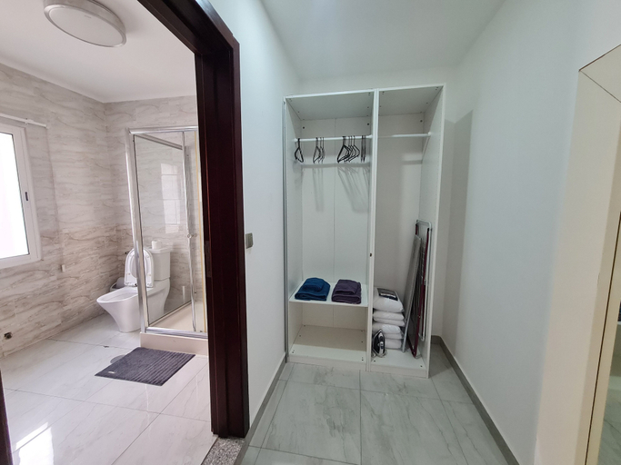 Bathroom 3, Guest House Sleeps 14 With Terrace, Maianga