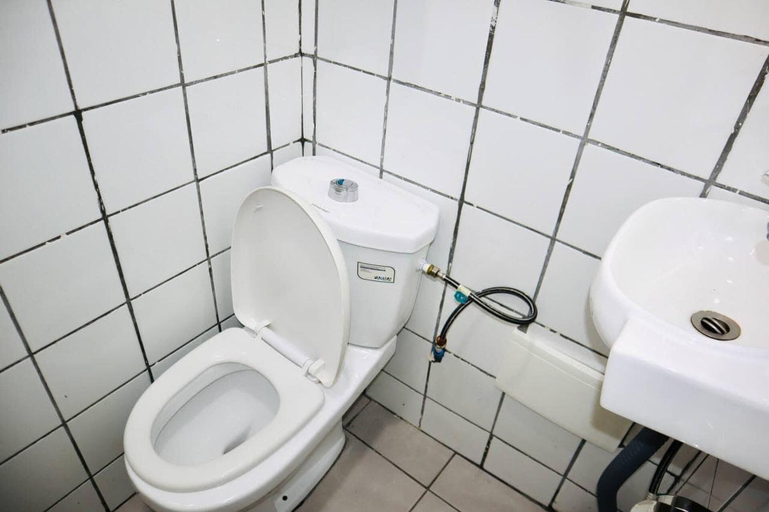 Bathroom 5, 1 Bed Studio Sleeps 2 - Canal View, Parking, Wifi, Wouri