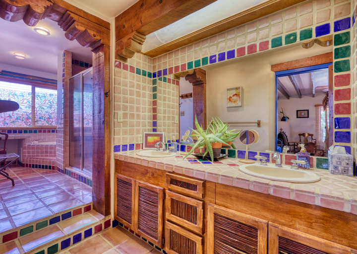 Bathroom 4, Loba Luna Bed and Breakfast, LLC, Bernalillo