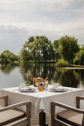 Food & Drinks 5, Inn on the Lake, Waterland