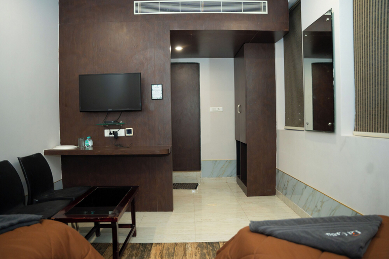 Others 4, Hotel La Casa, Krishna