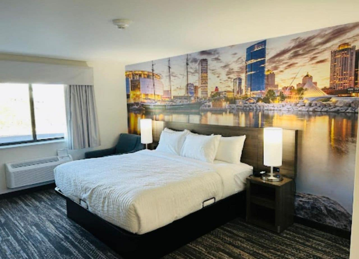 Bedroom 3, Clarion Pointe Milwaukee, Milwaukee