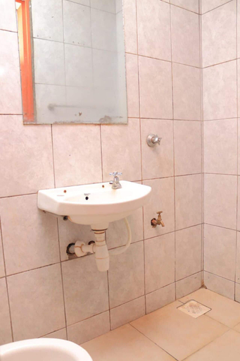 Bathroom 4, Beautiful 1-bed Apartment in Nairobi, Embakasi East