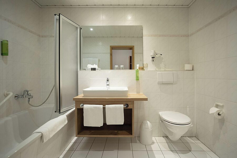 Bathroom 4, Bio Hotel Upländer Hof, Waldeck-Frankenberg