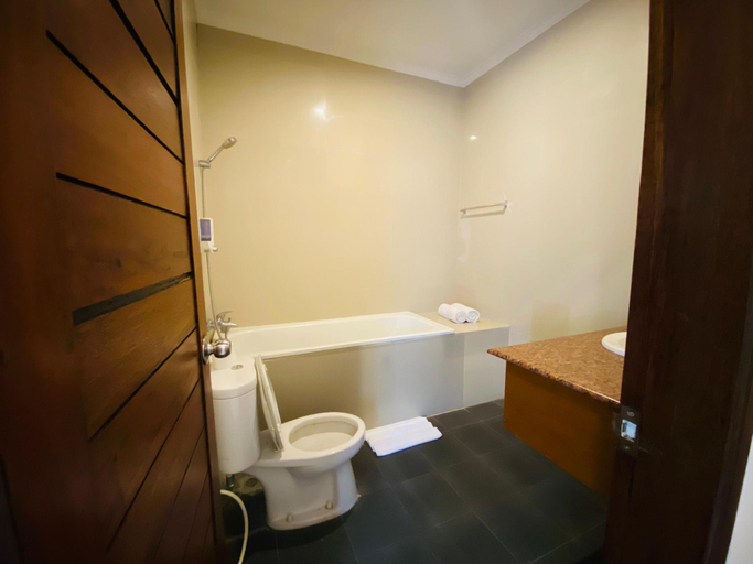 Bathroom 13