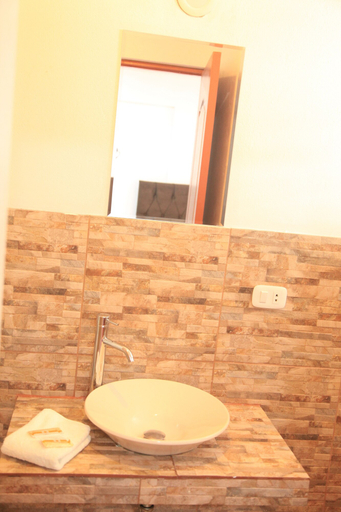 Bathroom 2, Anata Hostel, Cusco