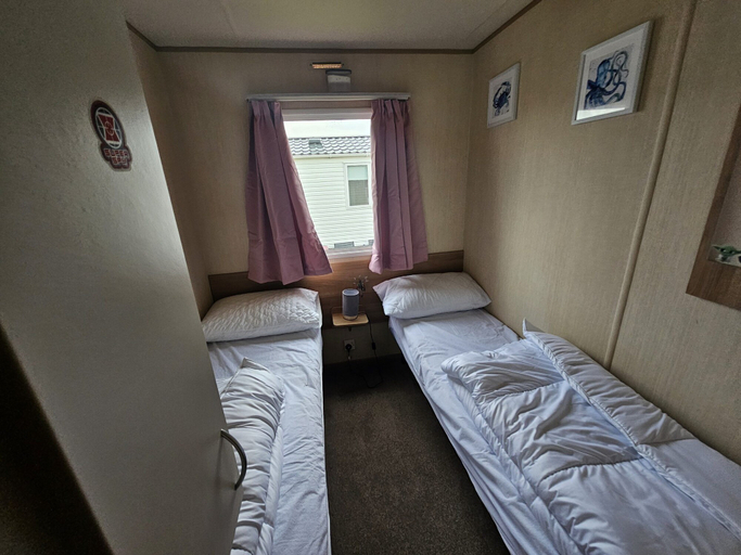 Room 5, Caravan Lynne 3 bed Robin Hood, Denbighshire