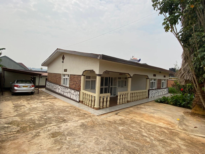 Exterior, Captivating 4-bed House - Garden & Free Parking, Kicukiro