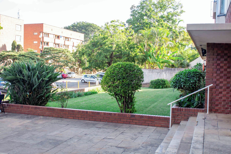 Property grounds 3, Apartment Sleeps 4 2 Baths Free Parking, Harare