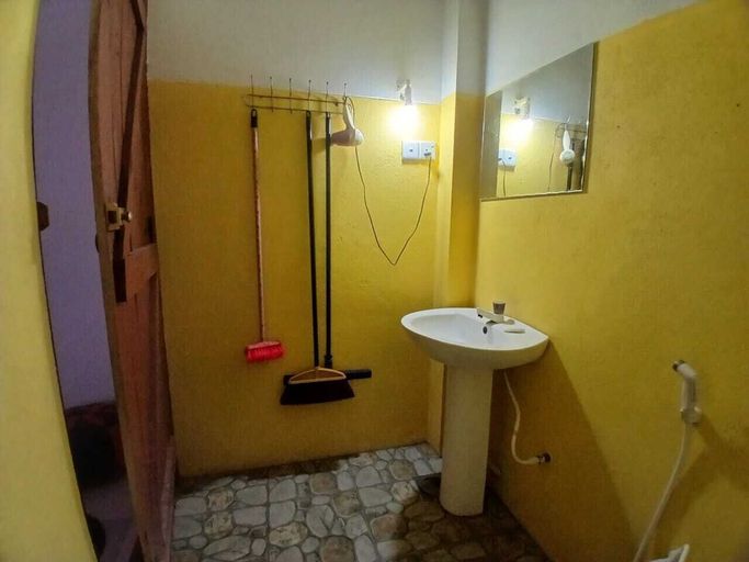 Bathroom 4, Alankuda Dolphin Village Hotel, Kalpitiya