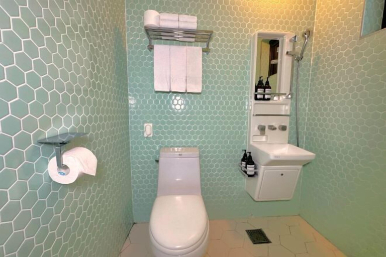 Bathroom 3, yahobeach, Jeju