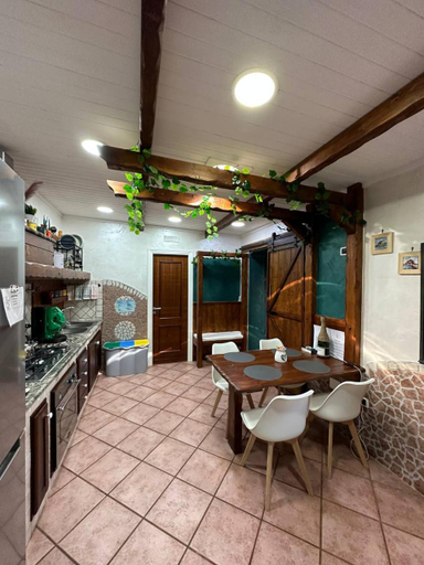 Food & Drinks, Milugi House, Napoli