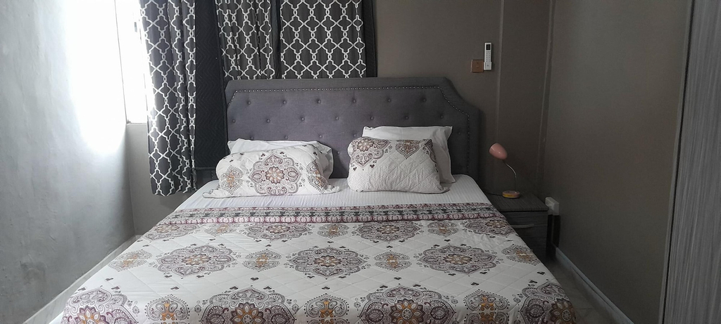 Room 3, 1 Bed Sleeps 2 Apartment - Free Parking - Tv, Awutu Efutu Senya
