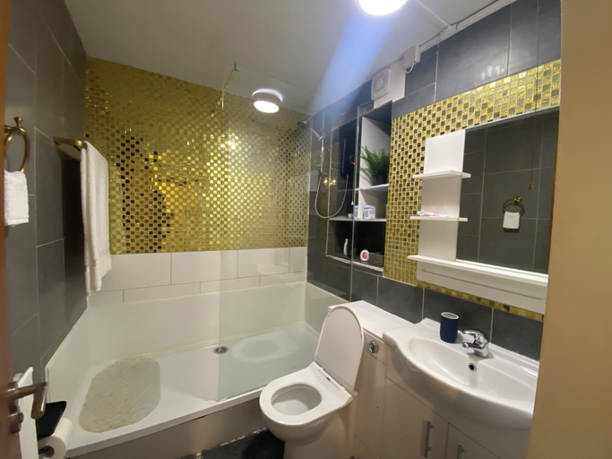 Bathroom, Apartment - Sleeps 2 & Free Parking, Birmingham