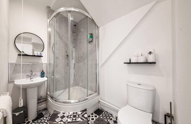 Bathroom 4, 3 Bedroom Apt Jq Birmingham, Parking & Wifi, Birmingham