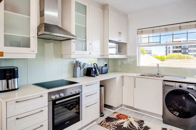 Room 4, Central Elegant Holiday Rental Between the Points, City of Cape Town
