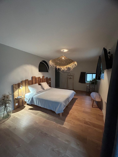Bedroom 2, Chambres d'hotes de la pilatiere, Vienne