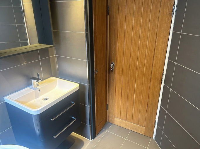 Bathroom 4, Entire Seaside Home 6 Private Bedrooms Sleeps 10, Wirral