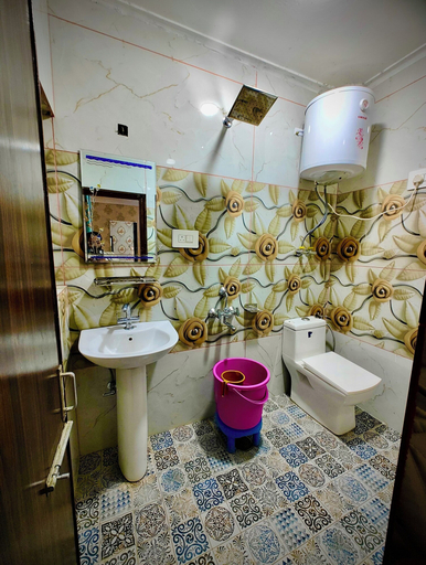 Bathroom, Hotel Chitra operated by Zaara Resorts, Srinagar