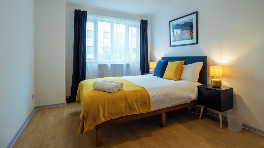 Room 3, Captivating 3-bed House in London, London