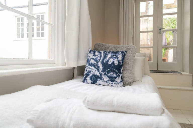 Room 4, Host Stay Temple Street Townhouse, Brighton and Hove