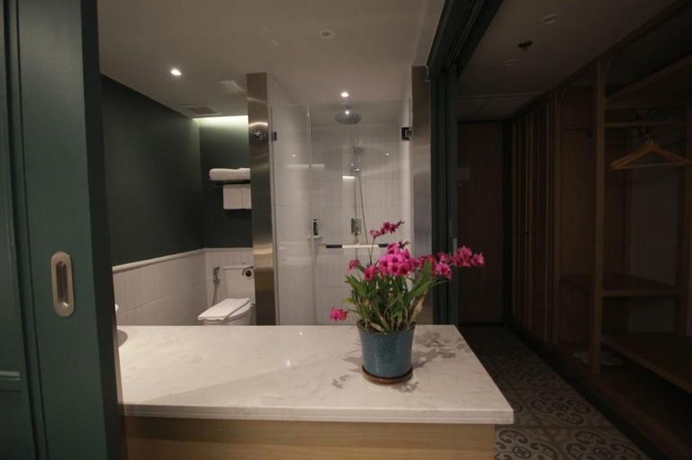 Bathroom 14