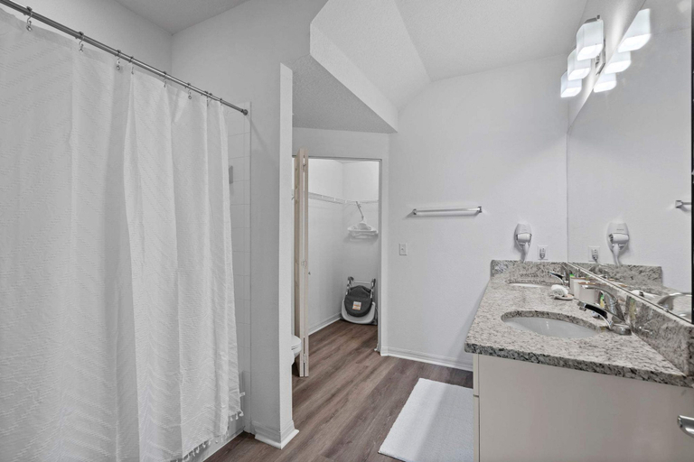 Room 2, Modern 3 Bed Villa Newly Renovated Prime Location, Osceola