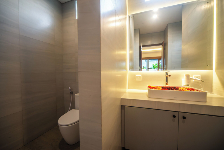 Bathroom 12