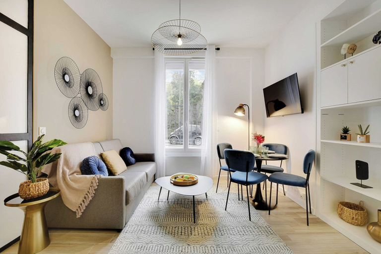 Others 1, Charming 1-Bedroom Apartment in Vibrant , Paris