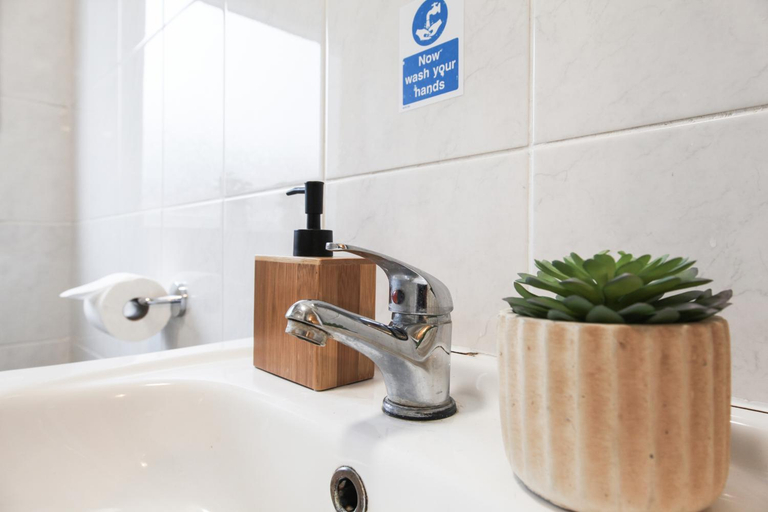 Bathroom 2, West Ealing Hububb Stay, London