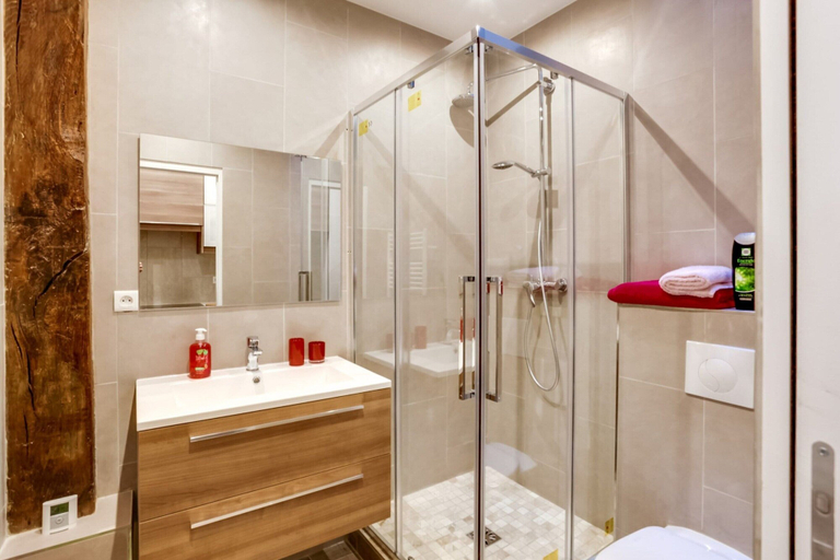 Bathroom, Modern Apartment - 1br/4p - Palais Garnier, Paris