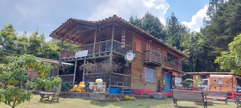 Others 4, Miraluna, Medellín
