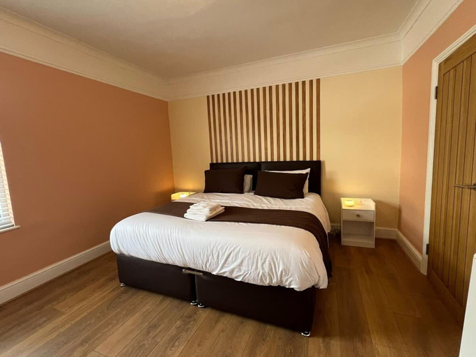 Room 2, Host Stay Regent Street, Northamptonshire