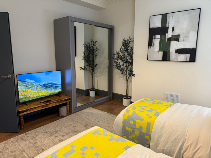 Room 4, 3 Bedrooms in Central Tunbridge Wells, Kent