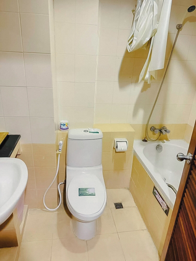 Bathroom 3, Antai Holiday Hotel, Pattaya