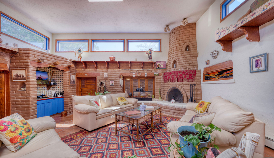 Public Area, Loba Luna Bed and Breakfast, LLC, Bernalillo