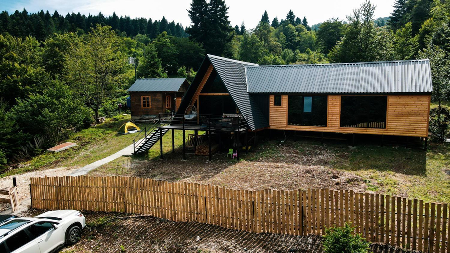 2, Cottage Mebirashi, Ambrolauri