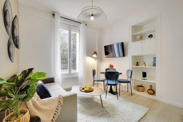 Others 5, Charming 1-Bedroom Apartment in Vibrant , Paris