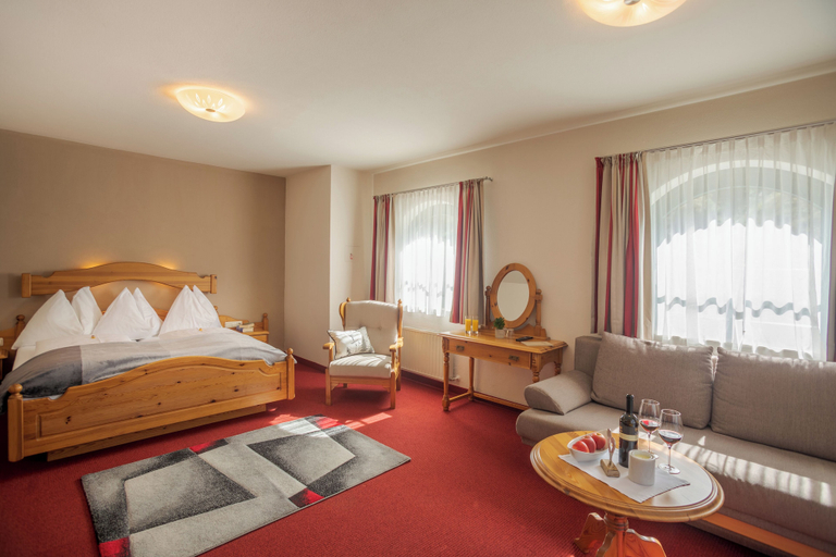 Bedroom 3, Boutique house happYellow, Zell am See