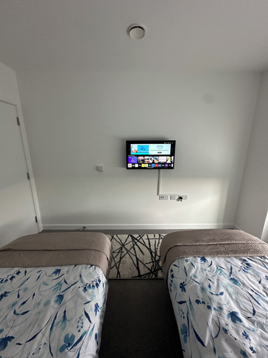 Others 5, Skyview Elegance Luxury Top-floor Retreat, London