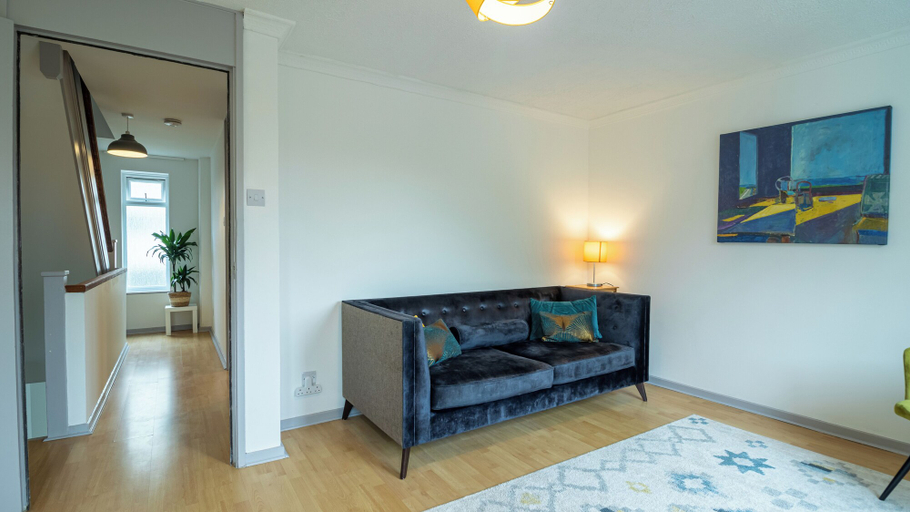 Living area 5, Captivating 3-bed House in London, London