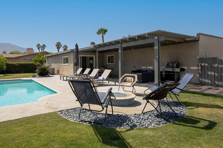 Exterior 3, Relax at the 3BR Tranquil Oasis in Palm Springs, Riverside