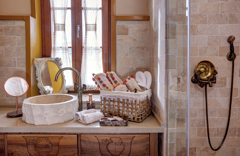 Bathroom 5, Mitera 1905, Urla
